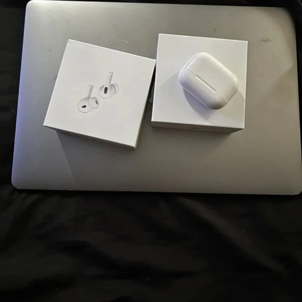 Wireless Earbuds with Charging Case - White